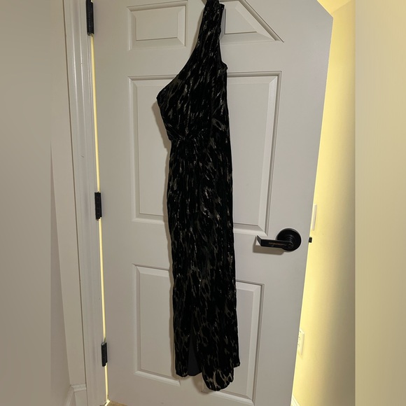 BCBGMaxAzria Jaxon One-shoulder Black/Gold Velvet Evening Dress sz 6 (Like New!) - Picture 5 of 16